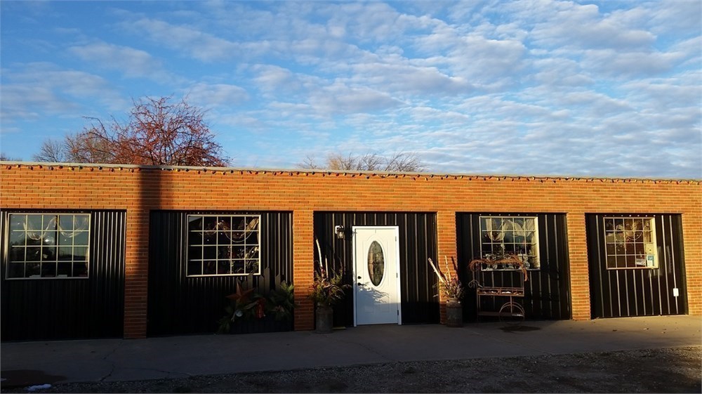 Wheeler Dealer B & B Gardens Oakes & Lisbon 15 Certificate